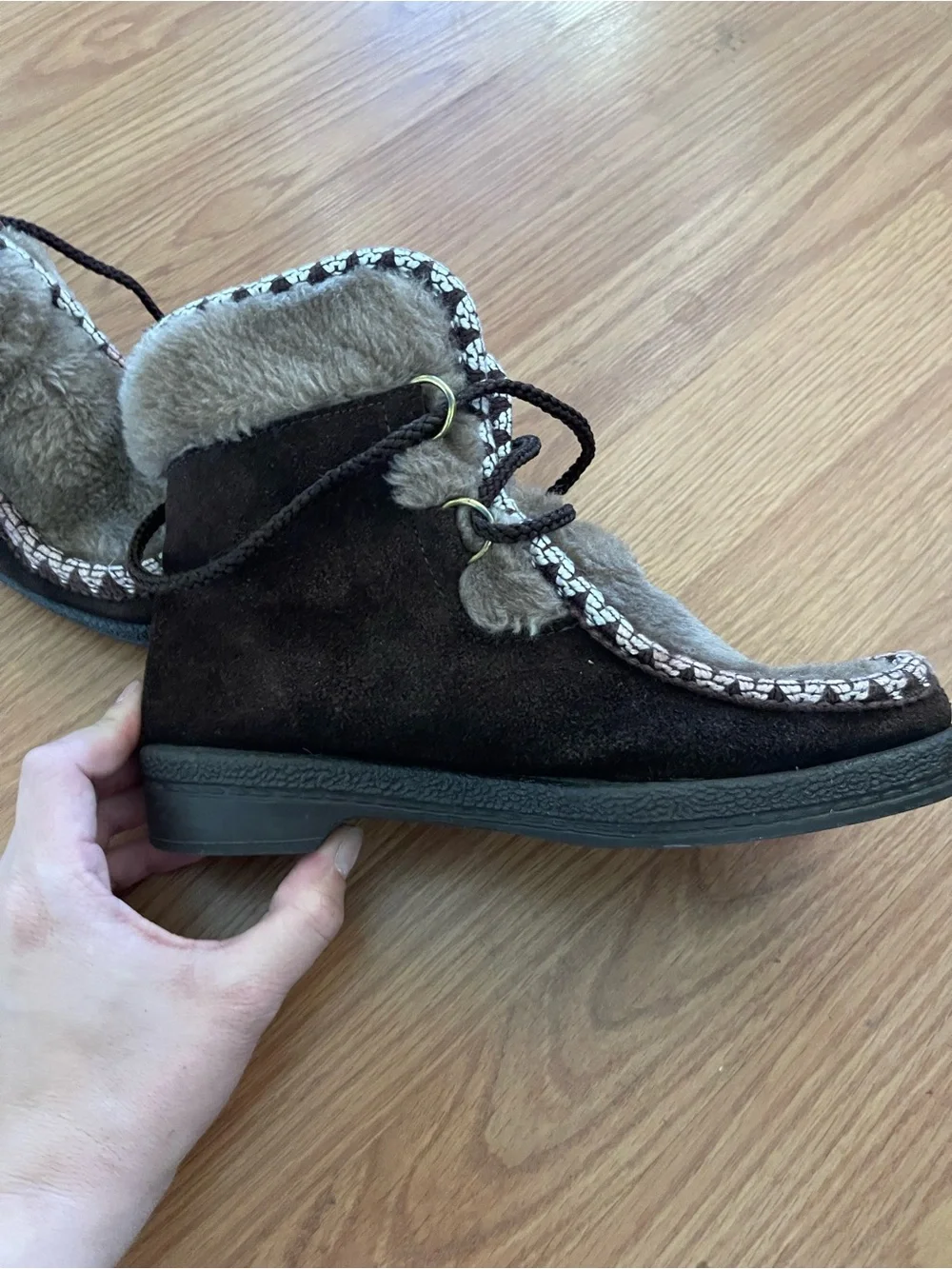 Vintage Women’s fur and wool snowland Winter Boots in Brown